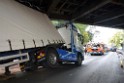 LKW blieb unter Bruecke haengen Koeln Ehrenfeld Innere Kanalstr Hornstr P089